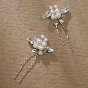 Épingles à cheveux de mariée avec perles argentées et strass au design floral élégant