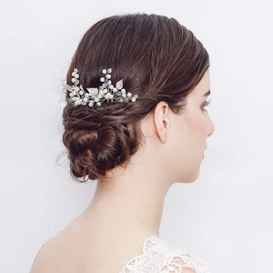 Pics à Cheveux de Mariée Faits à la Main Forme de Feuille avec Künstliche Perles d'Imitation et Cristal Bijoux de Cheveux de Mariage Élégants