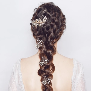 Peigne et épingles à cheveux de mariage élégants avec feuilles dorées et strass