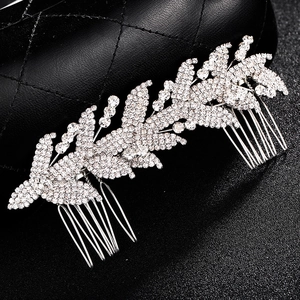 Peigne à cheveux de mariée élégant avec strass étincelants en forme de feuille argentée