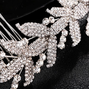 Peigne à cheveux de mariée élégant avec design de feuilles et strass étincelants