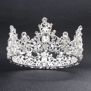 Corona rotonda barocca vintage in lega d'argento con strass e cristallo centrale