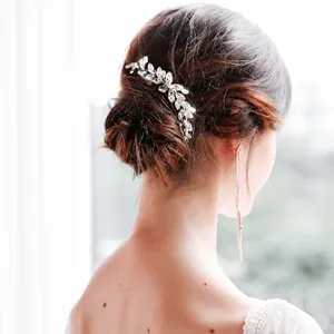 Eleganter Braut-Haarkamm mit silbernen Blättern und Marquis-Steinen für Hochzeiten