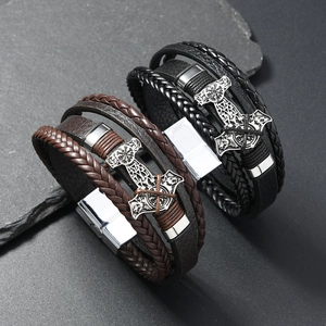 Bracelet Multicouche en Cuir Vintage pour Hommes Cordon Tressé Avec Charme en Alliage Marteau de Thor Nordique Bijoux Vikings Géométriques