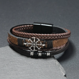 Bracelet multicouche en cuir pour homme avec charms nordiques et fermoir magnétique