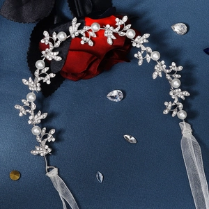 Bandeau de mariée argenté avec perles, strass et rubans élégants en organza blanc