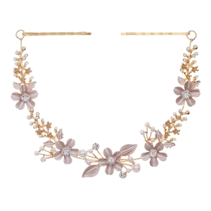 Eleganter Braut-Haarschmuck mit fliederfarbenen Blumen, Perlen und Strass für die Hochzeit