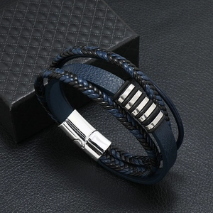 Bracelet multicouche en cuir tressé pour homme avec fermoir magnétique sur une boîte cadeau