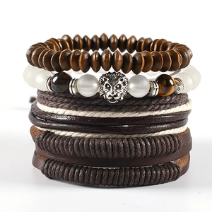 Mehrlagiges Lederarmband-Set mit Löwenkopf-Anhänger und Perlen aus Naturholz