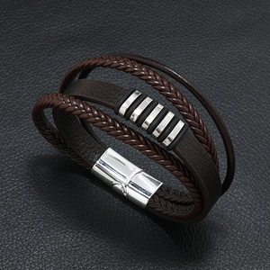 Bracelet multicouche en cuir tressé marron foncé pour homme avec fermoir magnétique argent