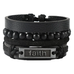 Mehrlagiges schwarzes Lederarmband-Set mit Metallplakette und Faith-Schriftzug