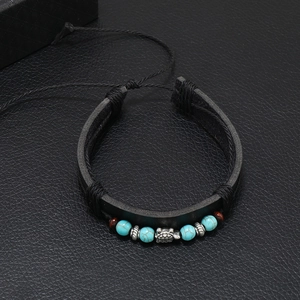 Bracciale retrò in pelle multistrato con ciondolo a tartaruga d'argento e perline blu