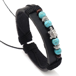 Bracciale multistrato in pelle nera con tartaruga e perline turchesi per uomo e donna