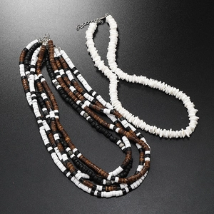 Colliers bohèmes faits main en perles de coco Heishi couleurs blanc, noir et marron bois