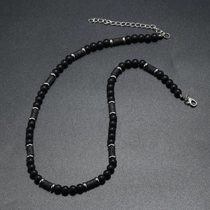Collana bohémien da uomo con perline nere opache e pietre di lava vulcanica naturale nera