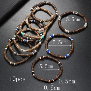Détail du lot de 10 bracelets élastiques en perles de noix de coco et turquoise naturelle