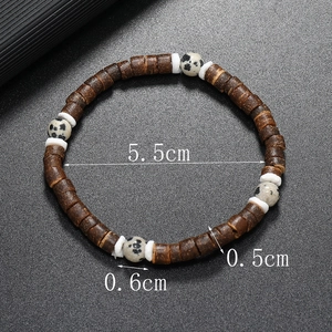 Détails du bracelet perlé montrant le diamètre intérieur de 5,5cm et les dimensions