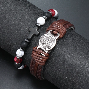 Retro religieuze set met kralenkruis en Sint-Benedictus gevlochten lederen armband