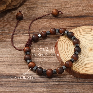 Vue détaillée du bracelet en perles de bois avec cordon ajustable et mesures de taille