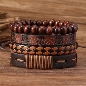 Set aus 4 Vintage-Leder- und Holzperlenarmbändern mit Totenkopf und geflochtener Textur
