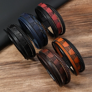 Bracelet Multicouche en Cuir PU Tressé Punk pour Hommes Avec Imprimé Tête de Mort et Fermoir Magnétique en Alliage Bijou Style Rock Rétro