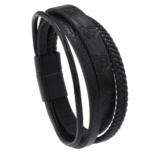 Bracelet multicouche pour hommes en cuir noir avec gaufrage crâne et fermoir magnétique