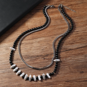 Collier double couche pour homme avec perles noires mates et perles baroques sur acier