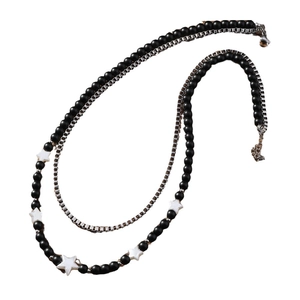 Collier double épaisseur pour homme avec perles noires mates, étoiles et chaîne argentée