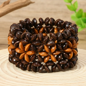 Bracelet 7 pièces multicouches en perles de bois bohème avec textures de bois naturel