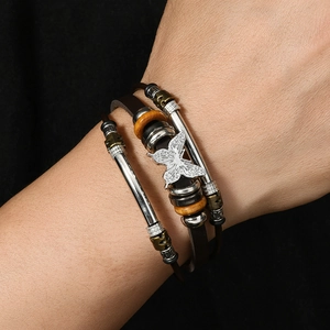 Mehrlagiges Lederarmband Set mit Schmetterlingsanhänger und Vintage Perlen für Herren