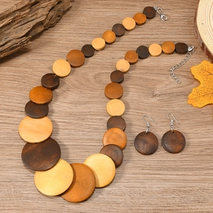Retro round wooden pendant necklace and earrings set with natural autumn maple decor