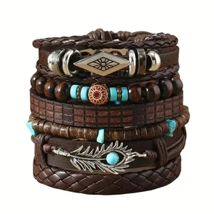 Ensemble de bracelets multicouches en cuir bohème avec perles en bois et plumes