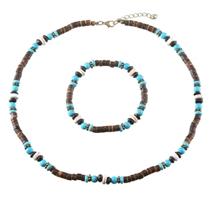Detailansicht des handgefertigten Boho-Sets aus Türkis- und Kokosperlen, Kette und Armband