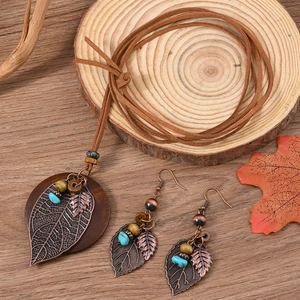 Retro Bohemian Leaf Wood Pendant Necklace Earring Set Vintage Iron Handmade Ethnic Style Jewelry Set For Women
