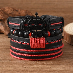Macro de bracelets en cuir pour hommes avec perles en bois et breloque gouvernail de navire