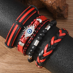 Vue détaillée du bracelet multicouche 4 pièces pour homme avec œil maléfique boho
