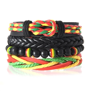 Détails de l'ensemble de 4 bracelets multicouches en cuir tressé et perles style Rasta
