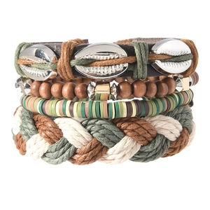 Détails du lot de bracelets bohèmes avec cuir, perles de bois et textures de cordes tressées