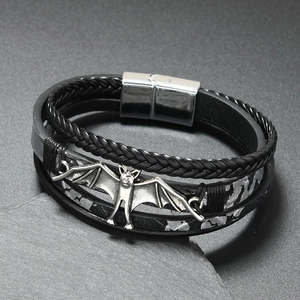 Herren Gothic Fledermaus Lederarmband mit mehrlagigen geflochtenen Seilen und Magnetverschluss