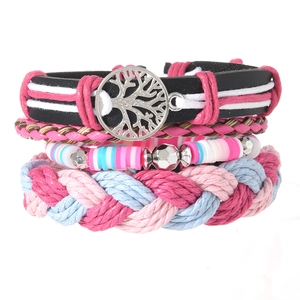 Détail de l'ensemble de bracelets boho multicouches avec pendentif arbre de vie