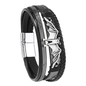 Mehrlagiges Lederarmband für Herren mit Fledermaus-Charm und Magnetverschluss im Gothic-Stil