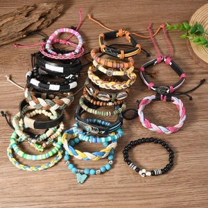 Bracelets multicouches bohèmes avec perles turquoise plume et étoile de mer pour l'été