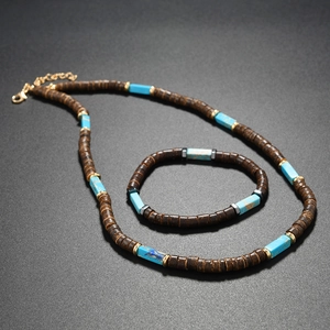 Détails de l'ensemble collier et bracelet bohème avec perles de turquoise et noix de coco