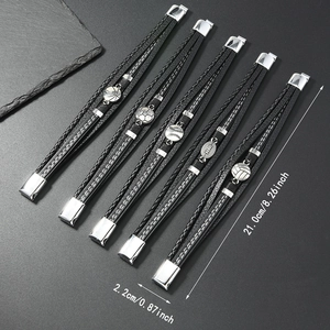Lot de 5 bracelets multicouches en cuir tressé avec breloques de football et de sport