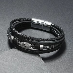 Bracelet multicouche en cuir pour homme avec charm football argenté et fermoir magnétique
