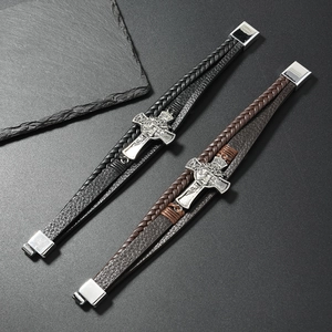 Bracelet multicouche en cuir tressé avec croix en métal vintage et fermoir magnétique pour homme
