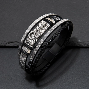 Mehrlagiges Herren-Lederarmband mit grauem Schlangenmuster und silbernem Cobra-Emblem