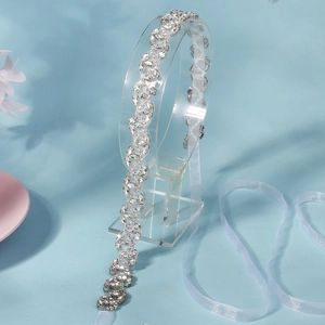 Ceinture de mariée luxueuse avec strass argentés étincelants et ruban en organza blanc