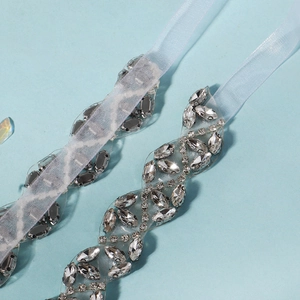 Ceinture de mariée élégante avec strass en cristal sur ruban en mousseline pour mariage