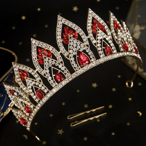 Luxuriöse Brautkrone mit roten Birnen-Strasssteinen und weißen Kristallen auf Gold